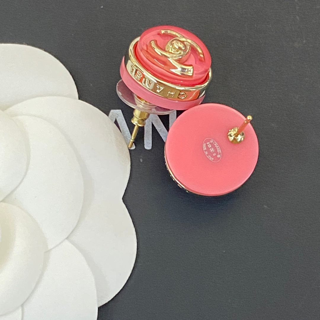 CHANEL 26S DOUBLE C LOGO ROUND PINK RESIN STUD EARRINGS IN GOLD METAL 633346