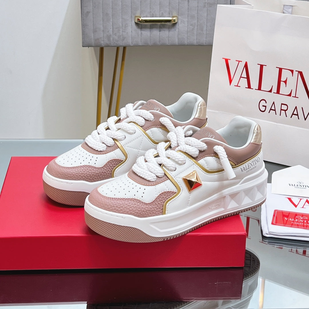 VALENTINO 25S GARAVANI ONE STUD XL PLATFORM SNEAKERS IN WHITE MIX LIGHT PINK LAMBSKIN