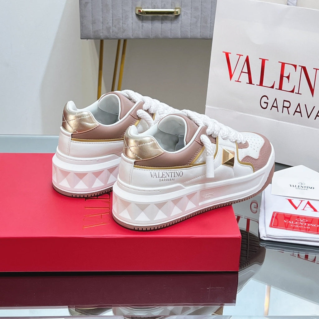 VALENTINO 25S GARAVANI ONE STUD XL PLATFORM SNEAKERS IN WHITE MIX LIGHT PINK LAMBSKIN