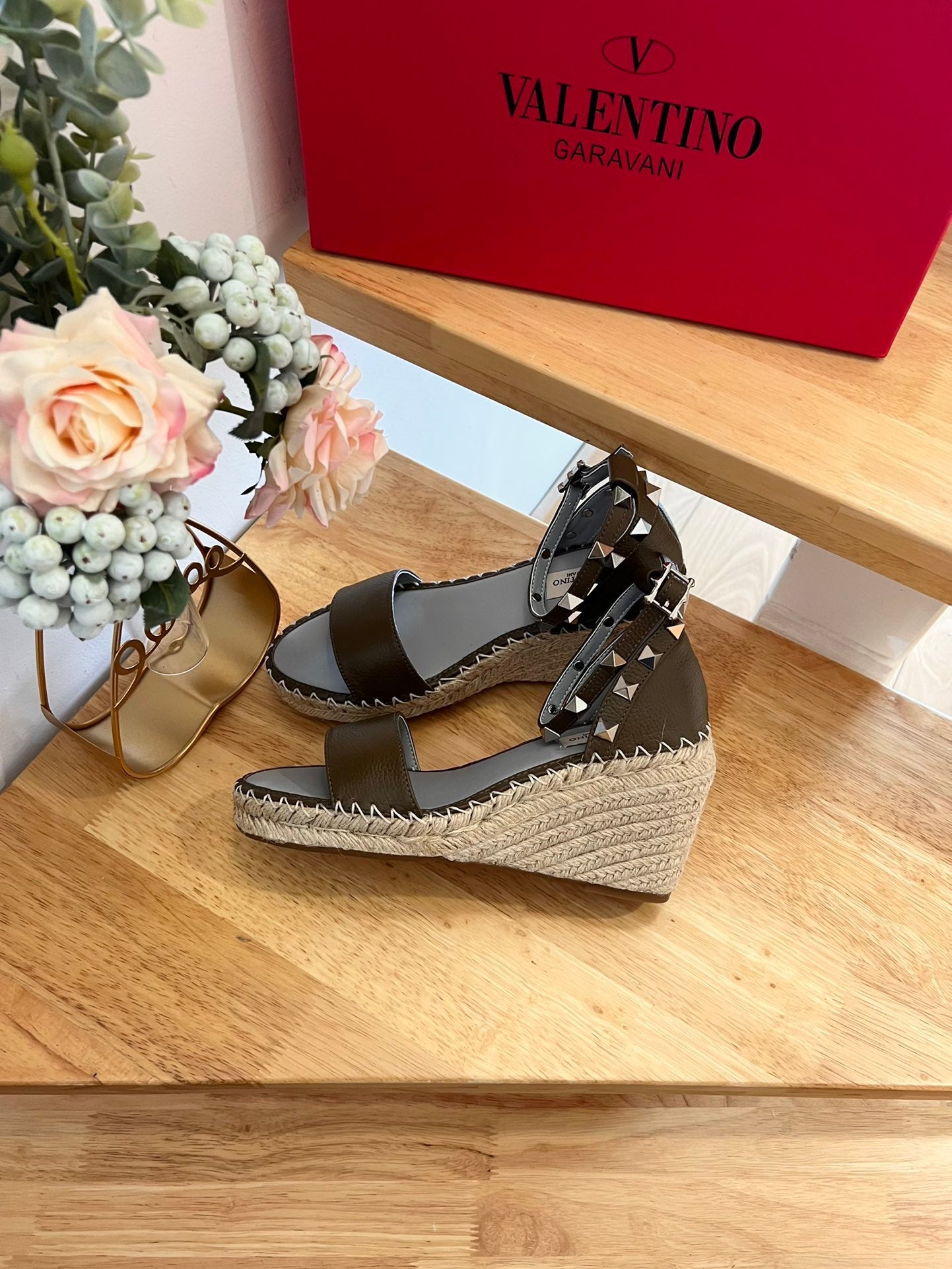 VALENTINO 26S WEDGE SANDALS IN OLIVE GREEN CALFSKIN