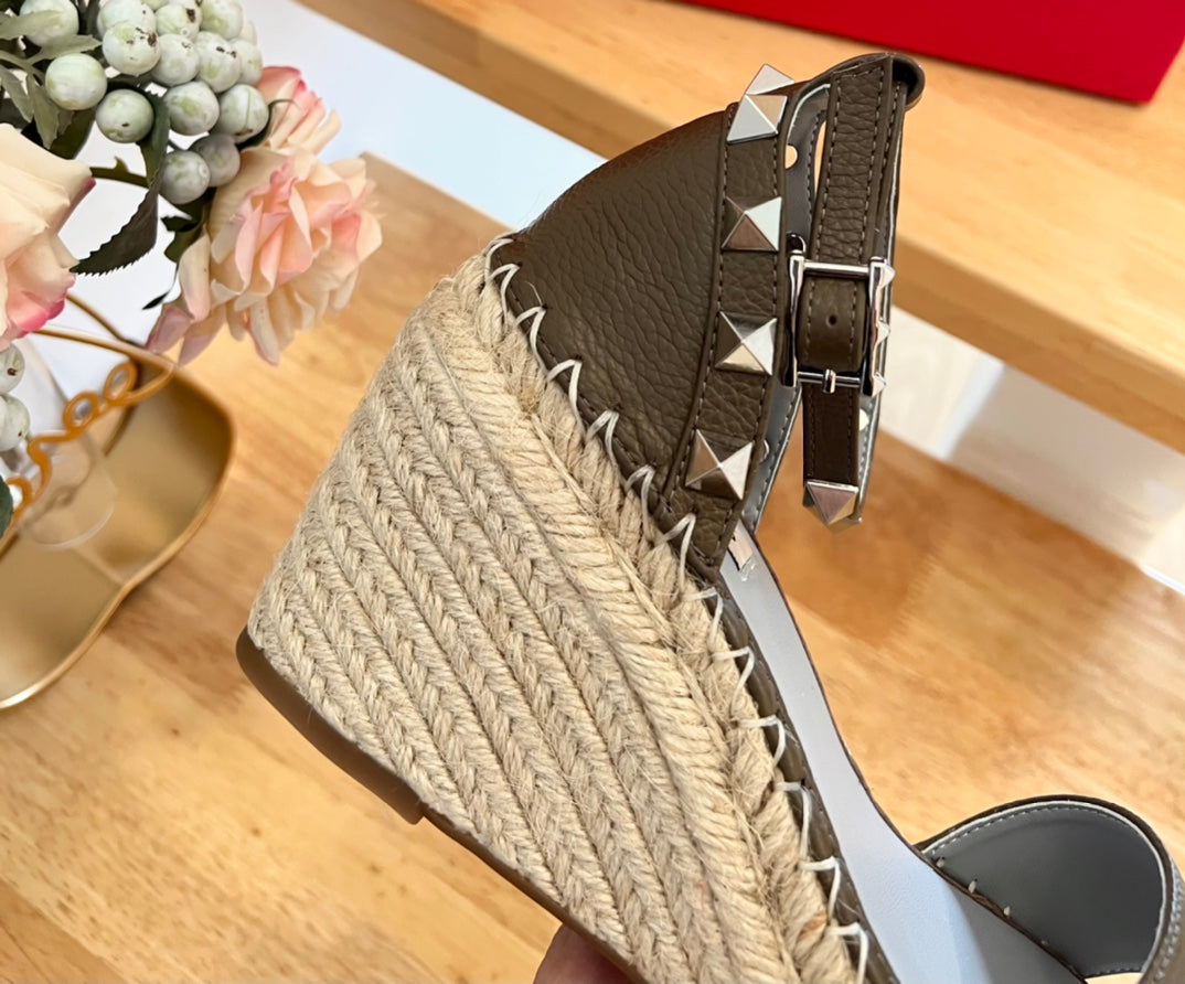 VALENTINO 26S WEDGE SANDALS IN OLIVE GREEN CALFSKIN