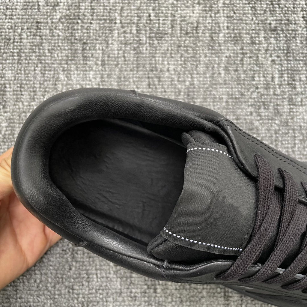 CC LOW-TOP BLACK SNEAKERS