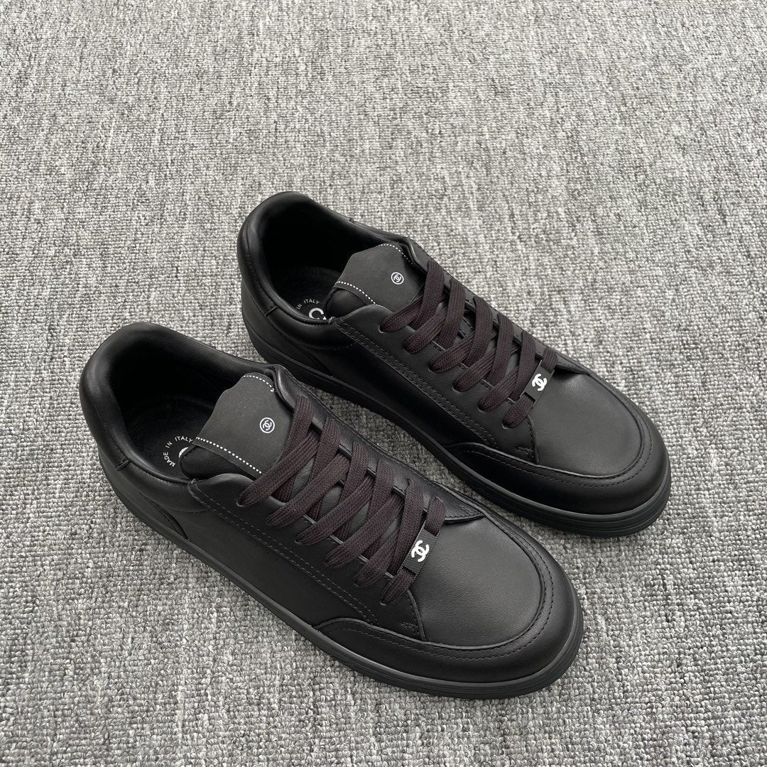 CC LOW-TOP BLACK SNEAKERS