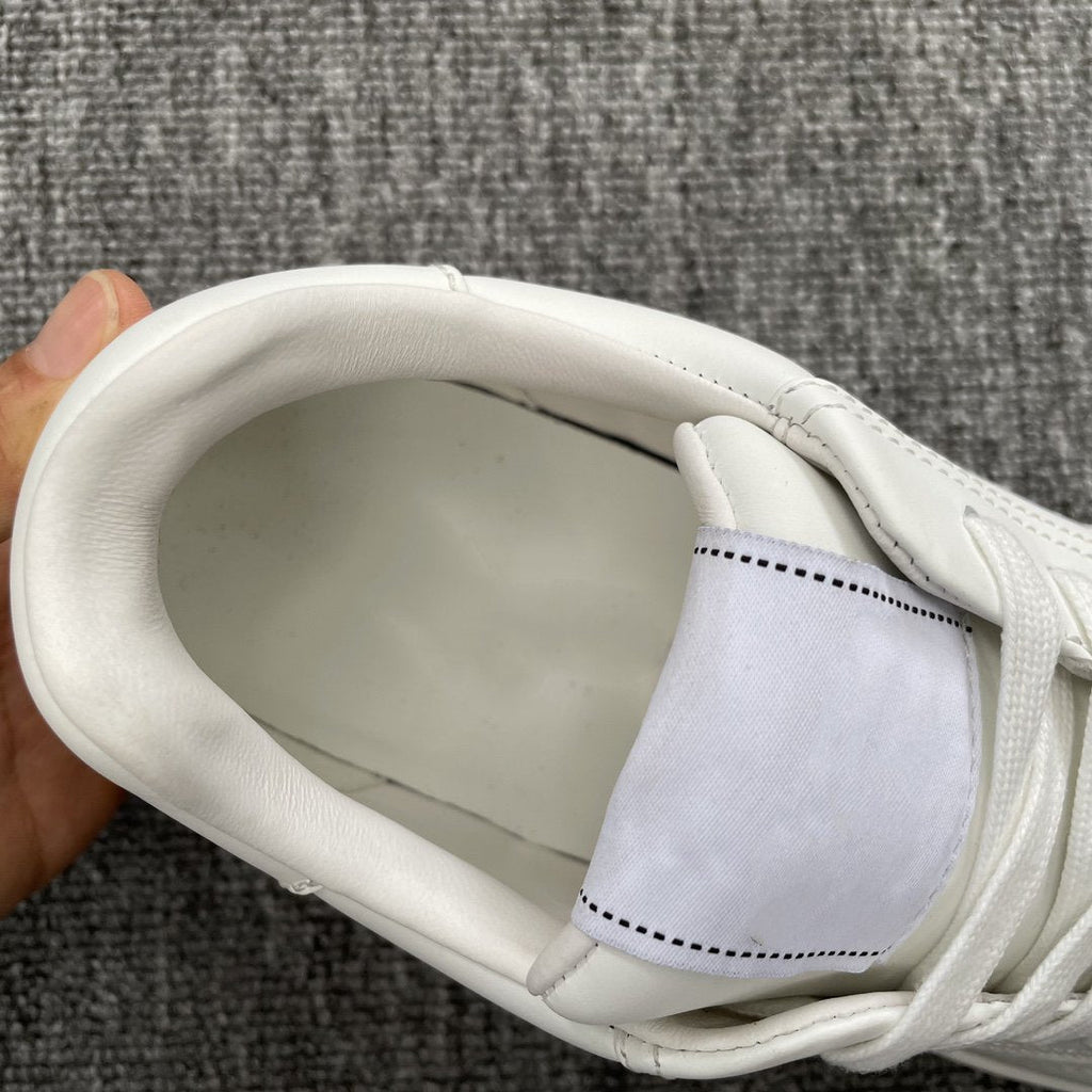 CC LOW-TOP WHITE SNEAKERS
