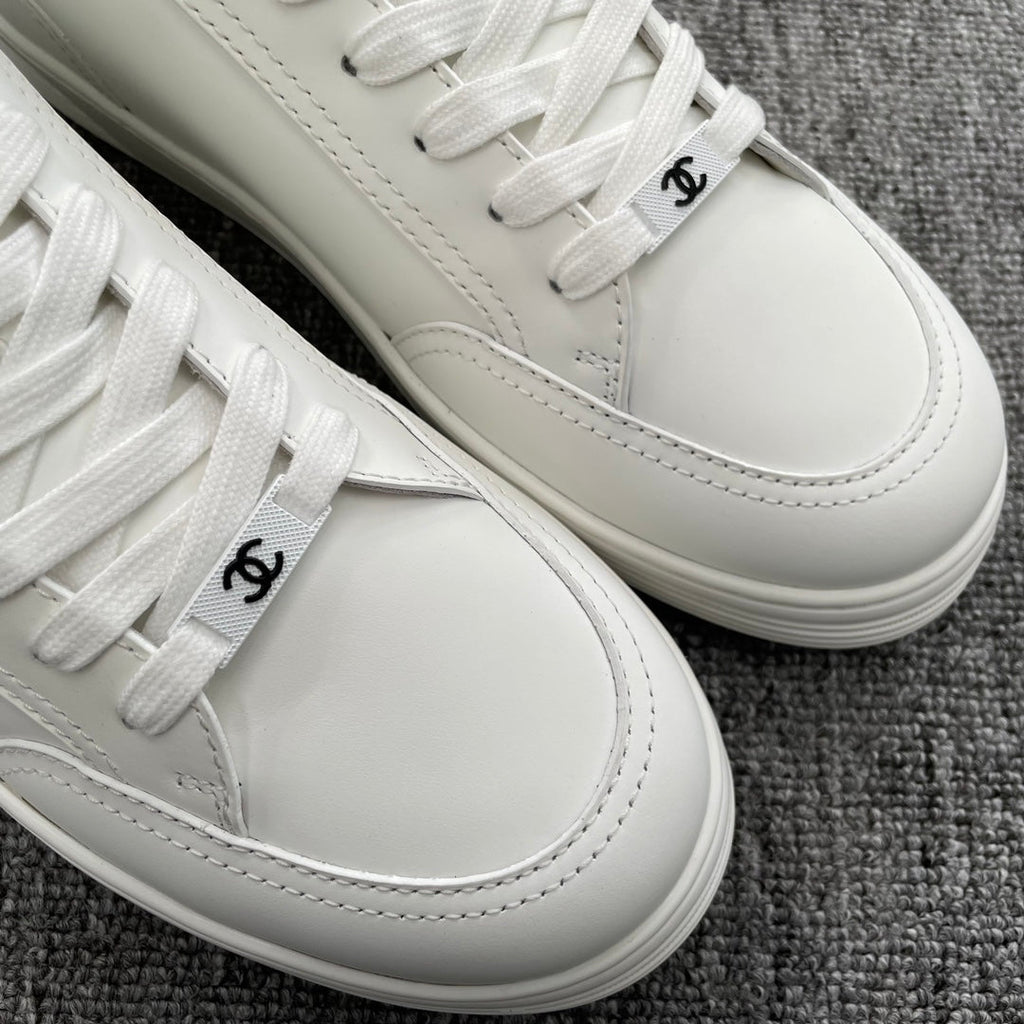 CC LOW-TOP WHITE SNEAKERS