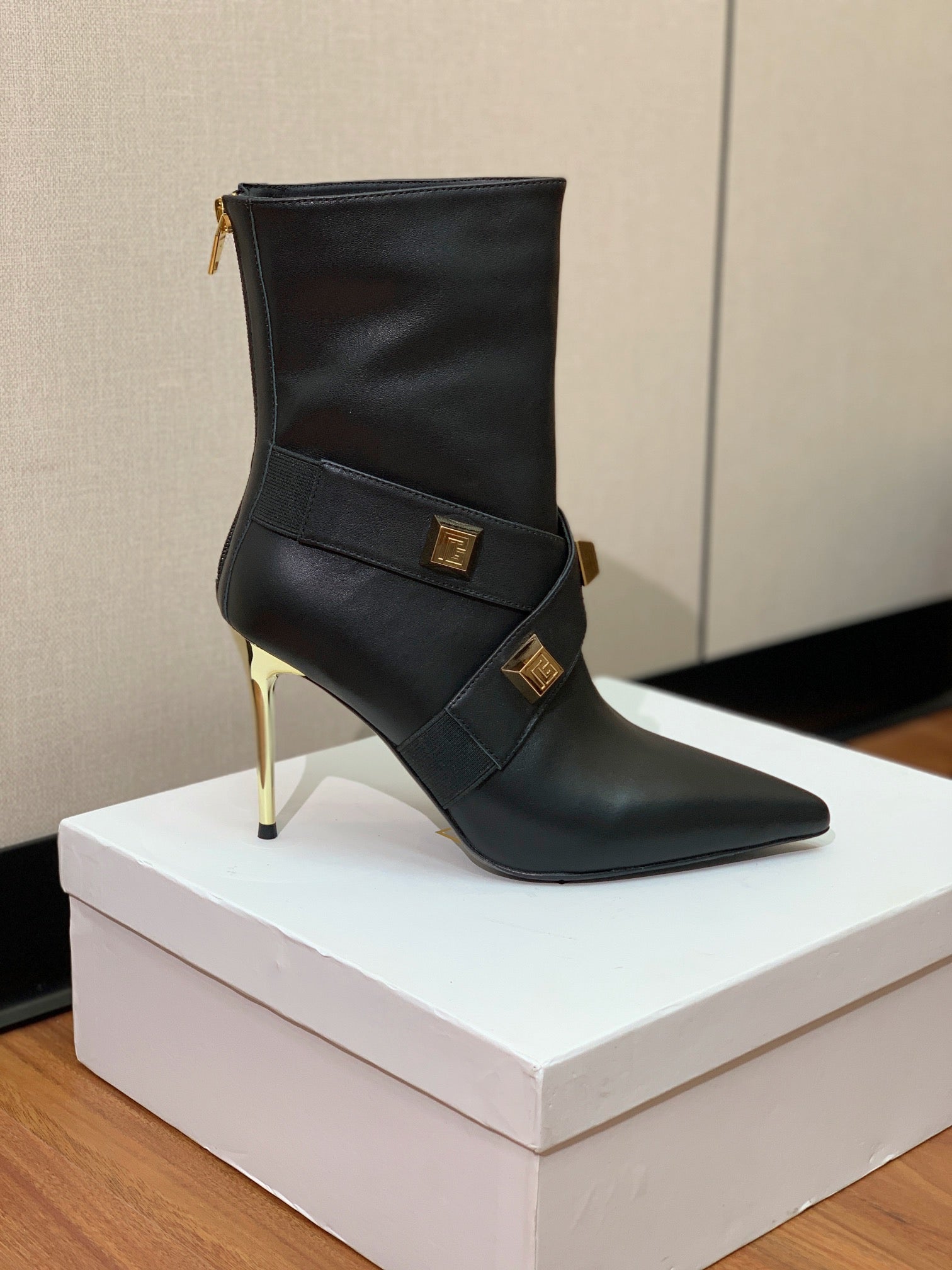 BALMAIN 26S BOOT 105 MM IN BLACK CALFSKIN WITH GOLD HARDWARE STYLE 1