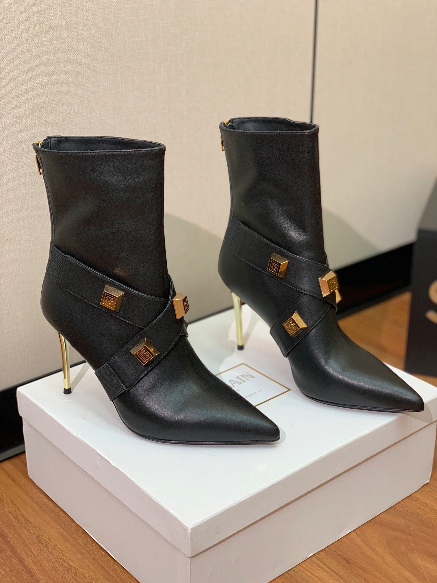 BALMAIN 26S BOOT 105 MM IN BLACK CALFSKIN WITH GOLD HARDWARE STYLE 1
