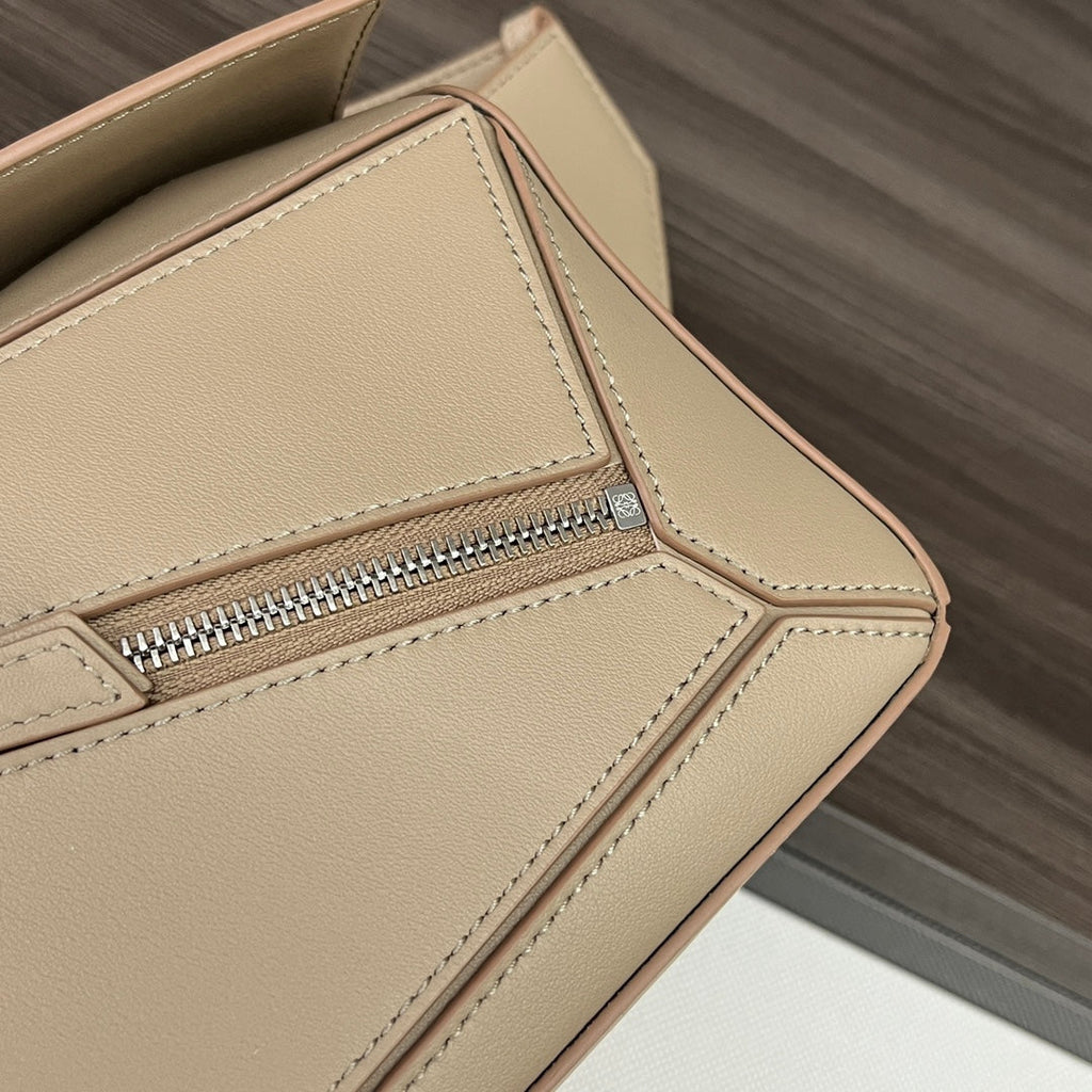 LOEWE 26S PUZZLE EDGE MEDIUM BAG 24 IN BEIGE CALFSKIN