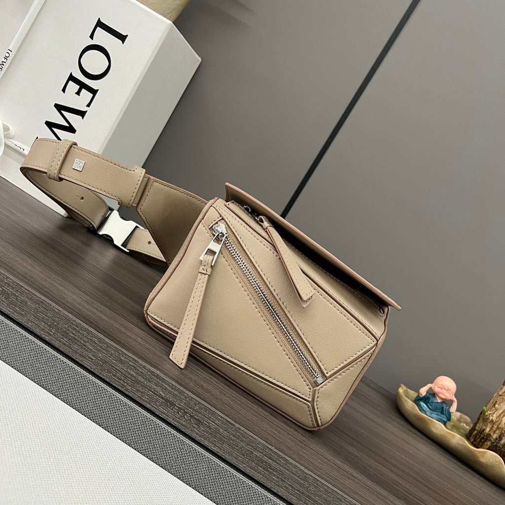 LOEWE 26S PUZZLE EDGE BAG 18 IN BEIGE CALFSKIN