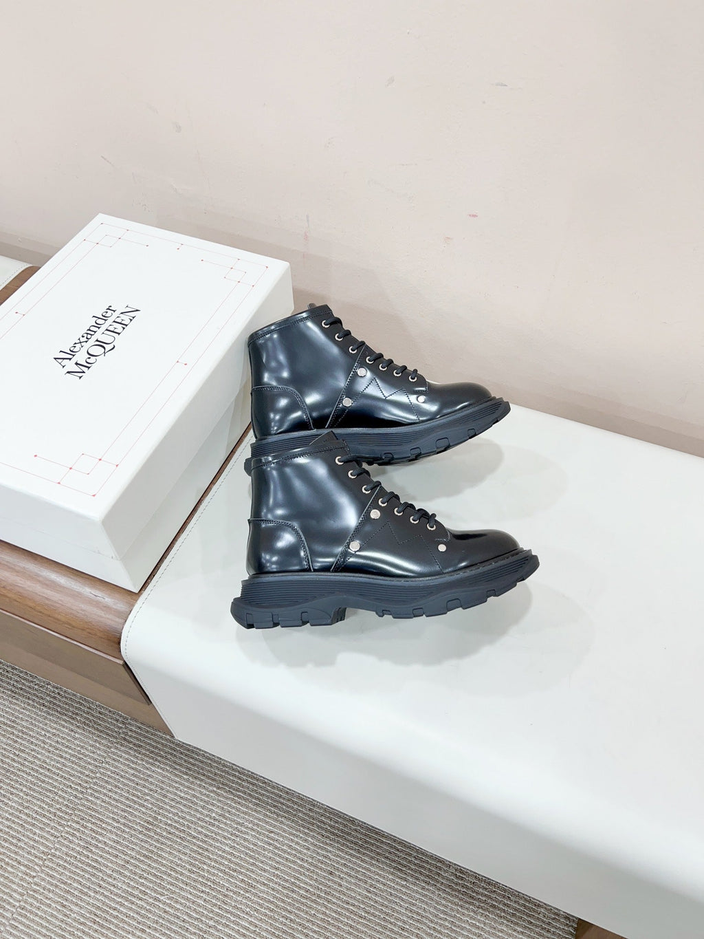 MCQUEEN LEATHER ANKLE BOOT IN BLACK LAMBSKIN