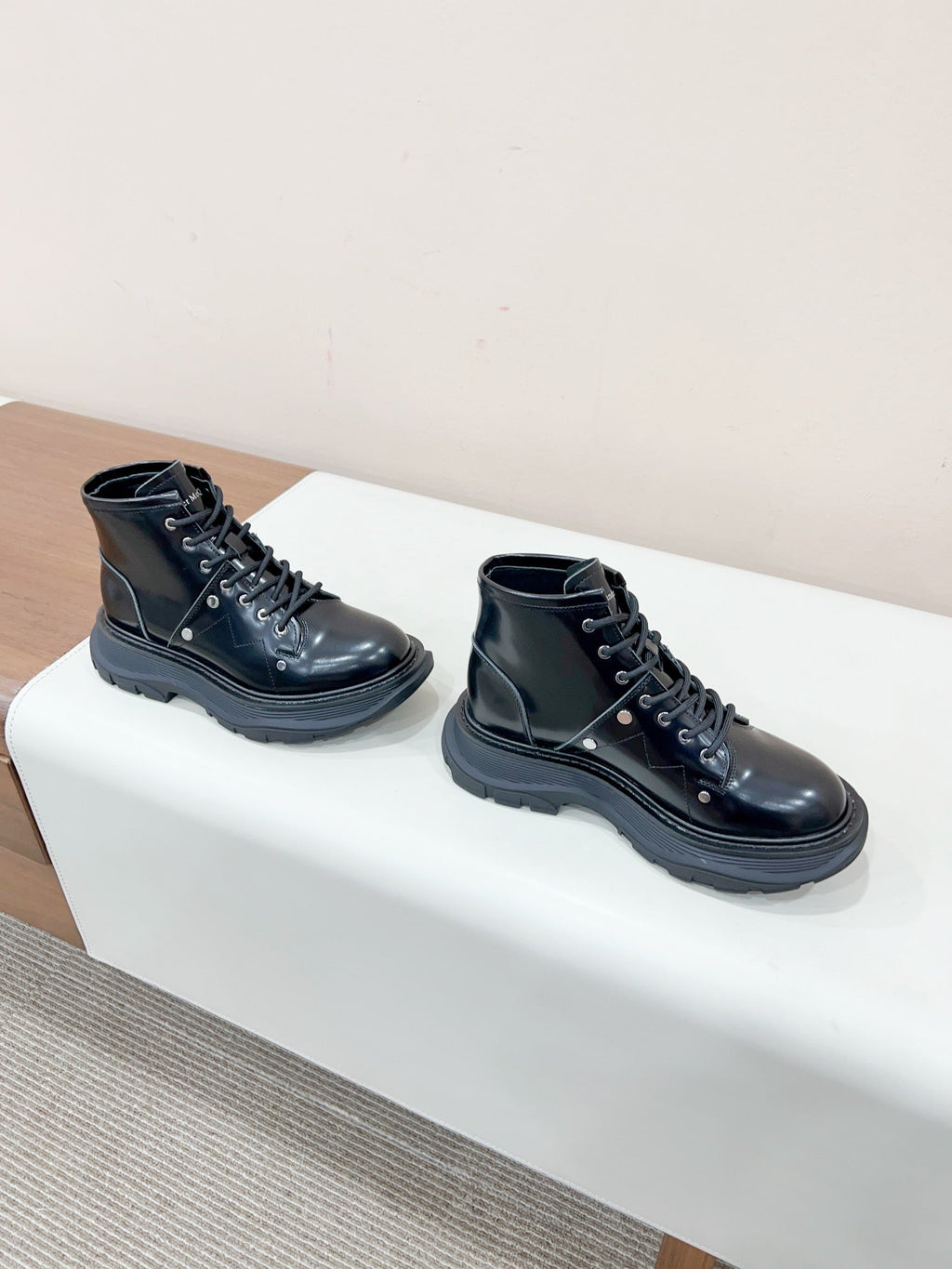 MCQUEEN LEATHER ANKLE BOOT IN BLACK LAMBSKIN