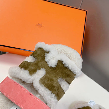 HM 26S SANDAL IN CREAM WHITE WOOL AND OLIVE GREEN SUEDE