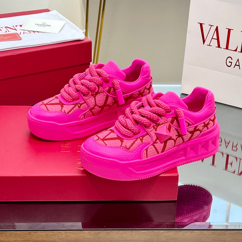 VALENTINO 25S GARAVANI ONE STUD XL PLATFORM SNEAKERS IN PINK LAMBSKIN AND FABRIC
