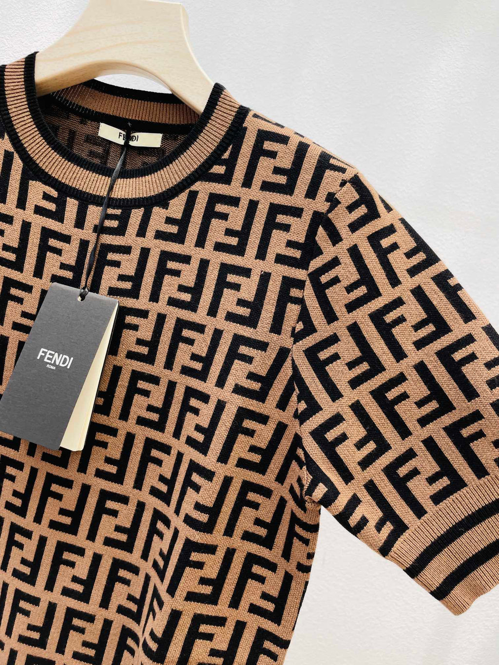FENDI 26S SHORT SLEEVE KNIT T-SHIRT 126