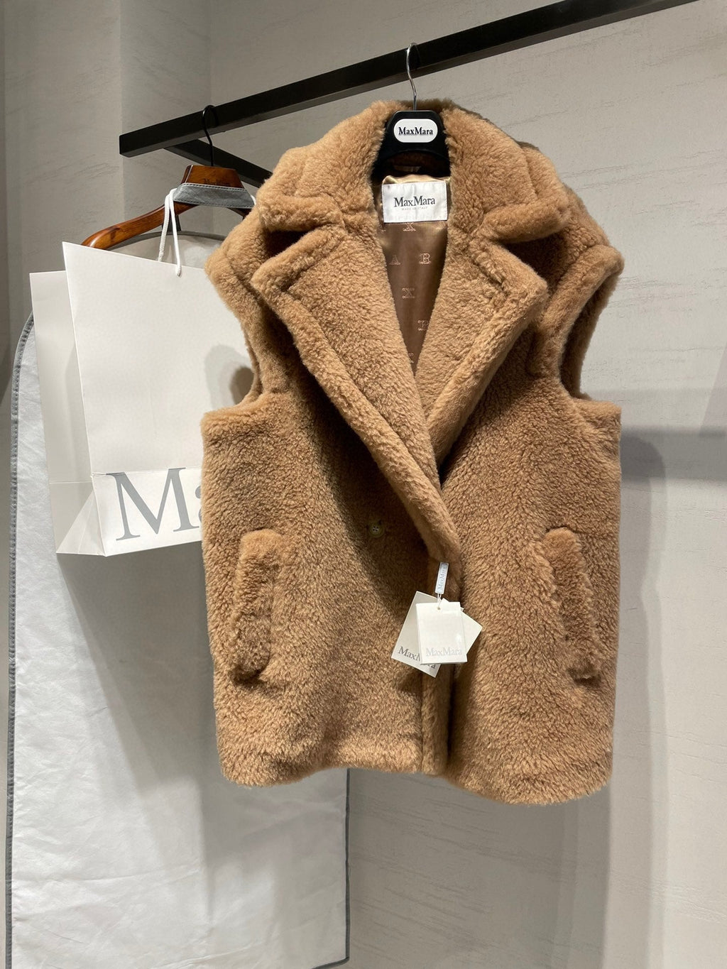 MAX MARA 25S SLEEVELESS TEDDY VEST 89550