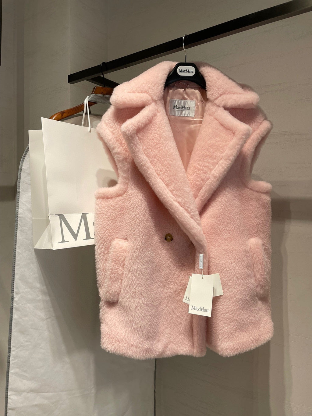 MAX MARA 25S SLEEVELESS TEDDY VEST 064