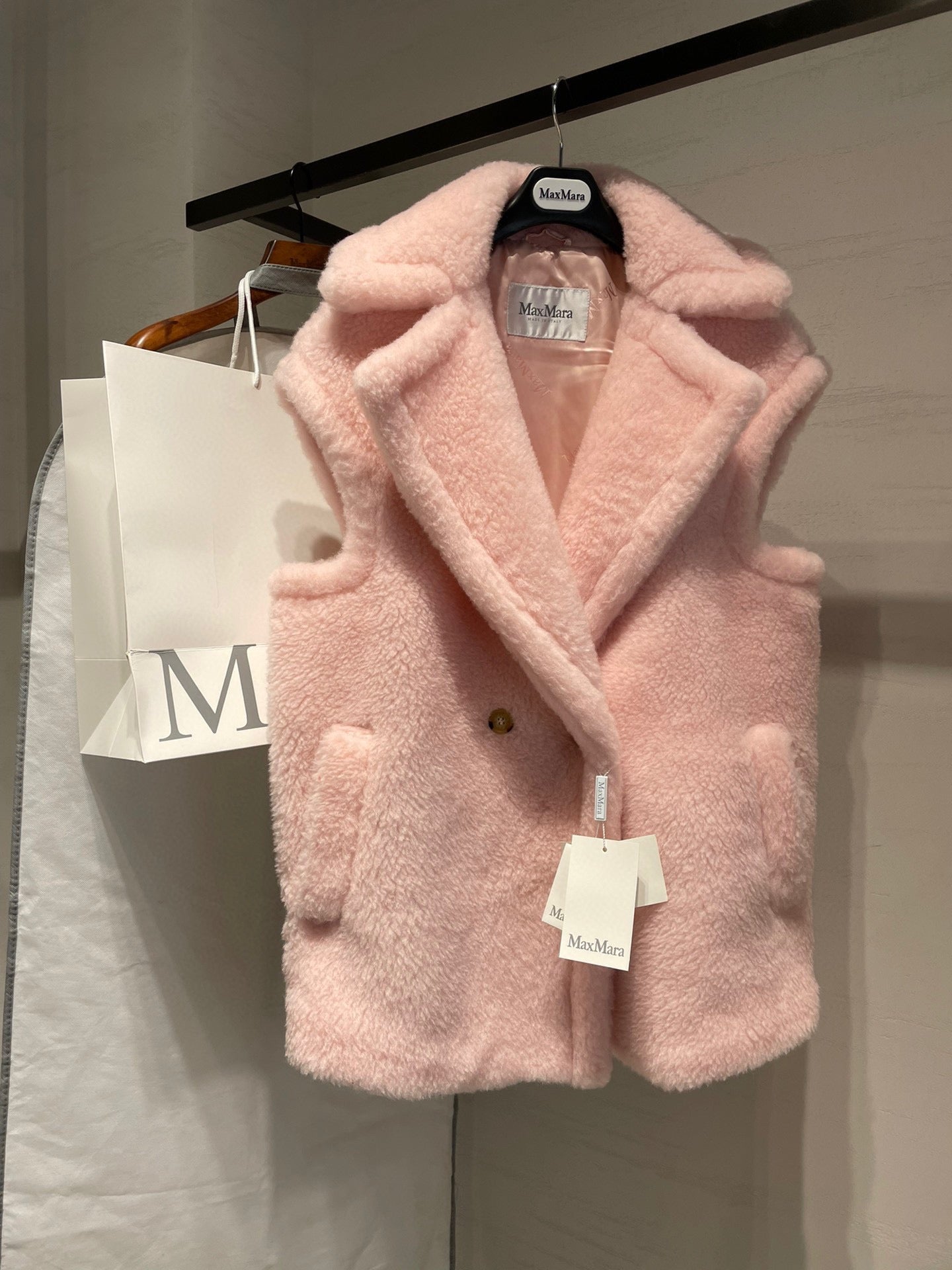 MAX MARA 25S SLEEVELESS TEDDY VEST 064