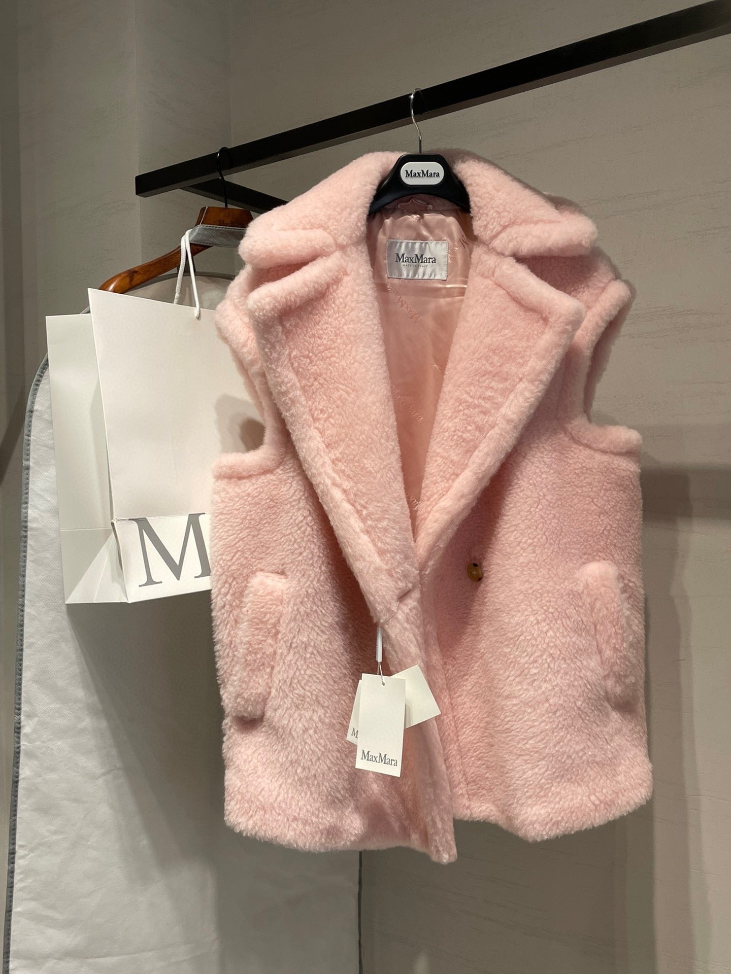 MAX MARA 25S SLEEVELESS TEDDY VEST 064