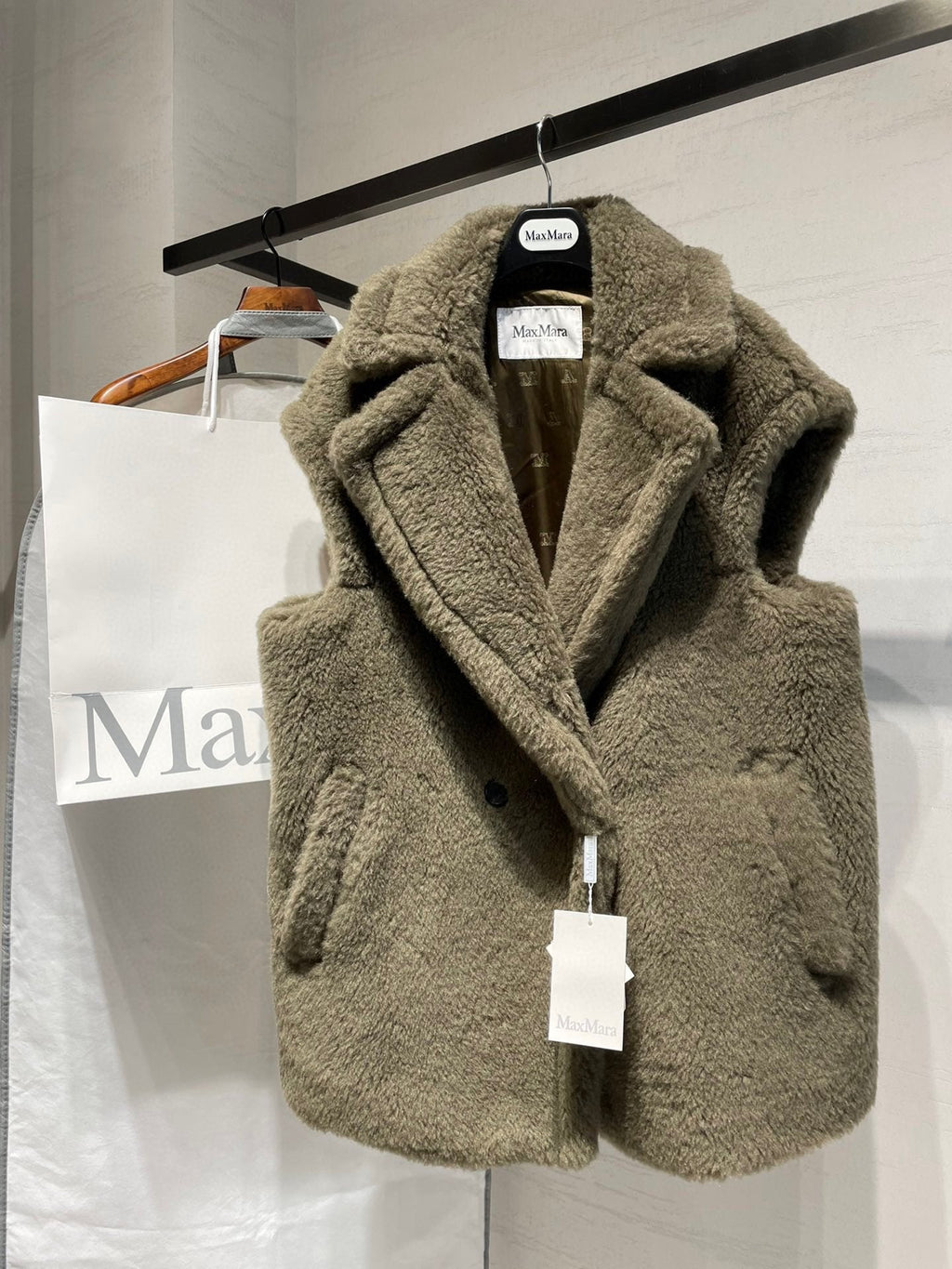 MAX MARA 25S SLEEVELESS TEDDY VEST 90550