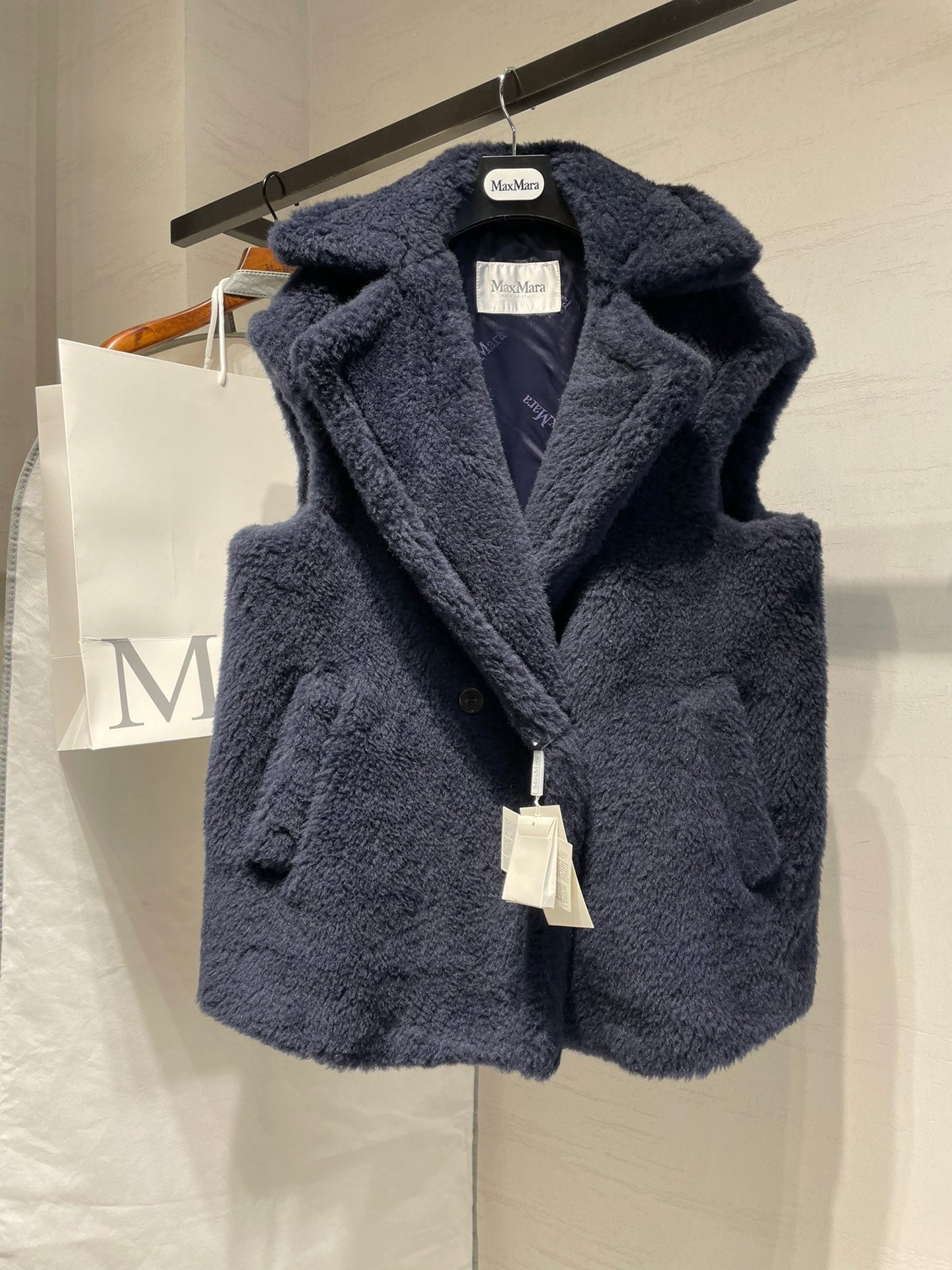 MAX MARA 25S SLEEVELESS TEDDY VEST 066