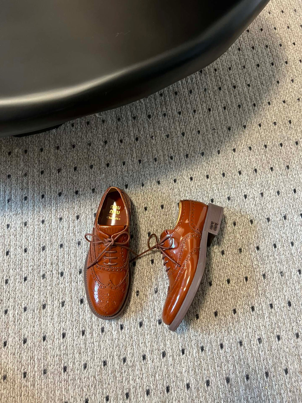 MIUMIU 26S LACE-UP BROGUE LOAFERS IN RUST ORANGE PATENT CALFSKIN