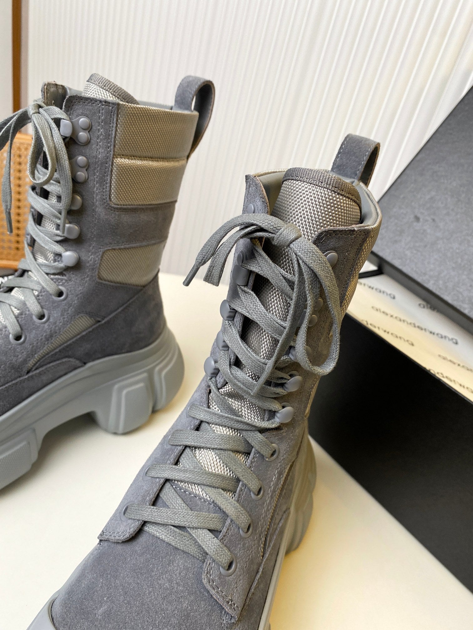 STORM COMBINATION 8 CM BOOTS IN COOL GRAY SUEDE AND SHEEPSKIN