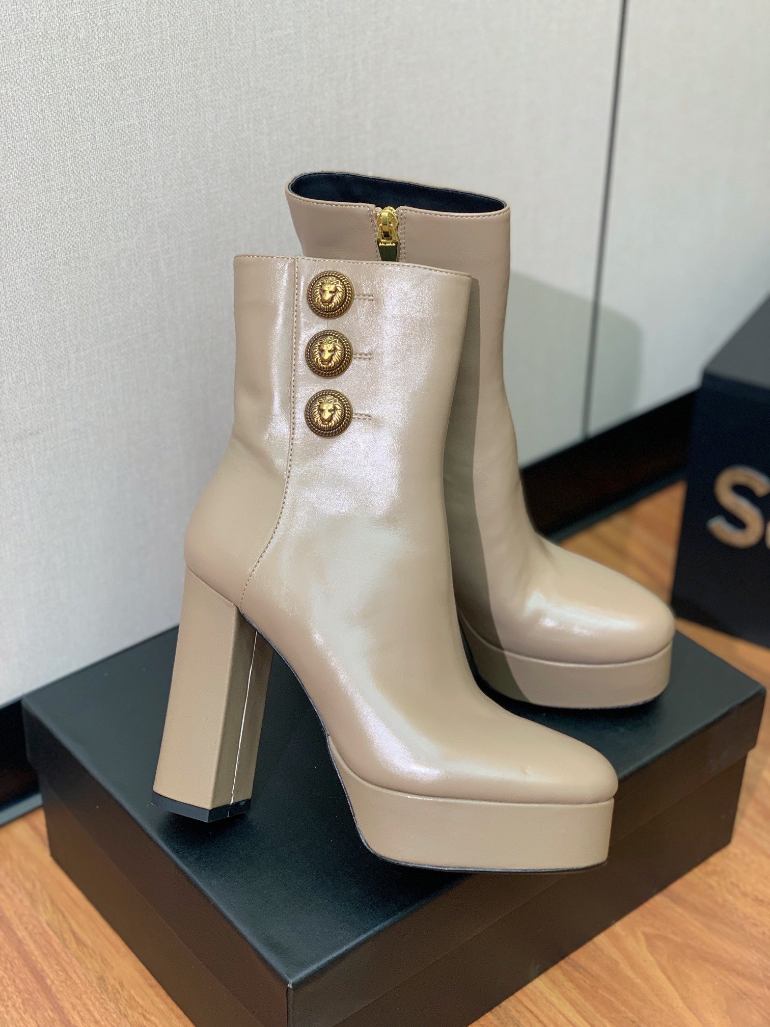 BALMAIN 26S ANKLE BOOTS 100 MM IN WARM GREY CALFSKIN