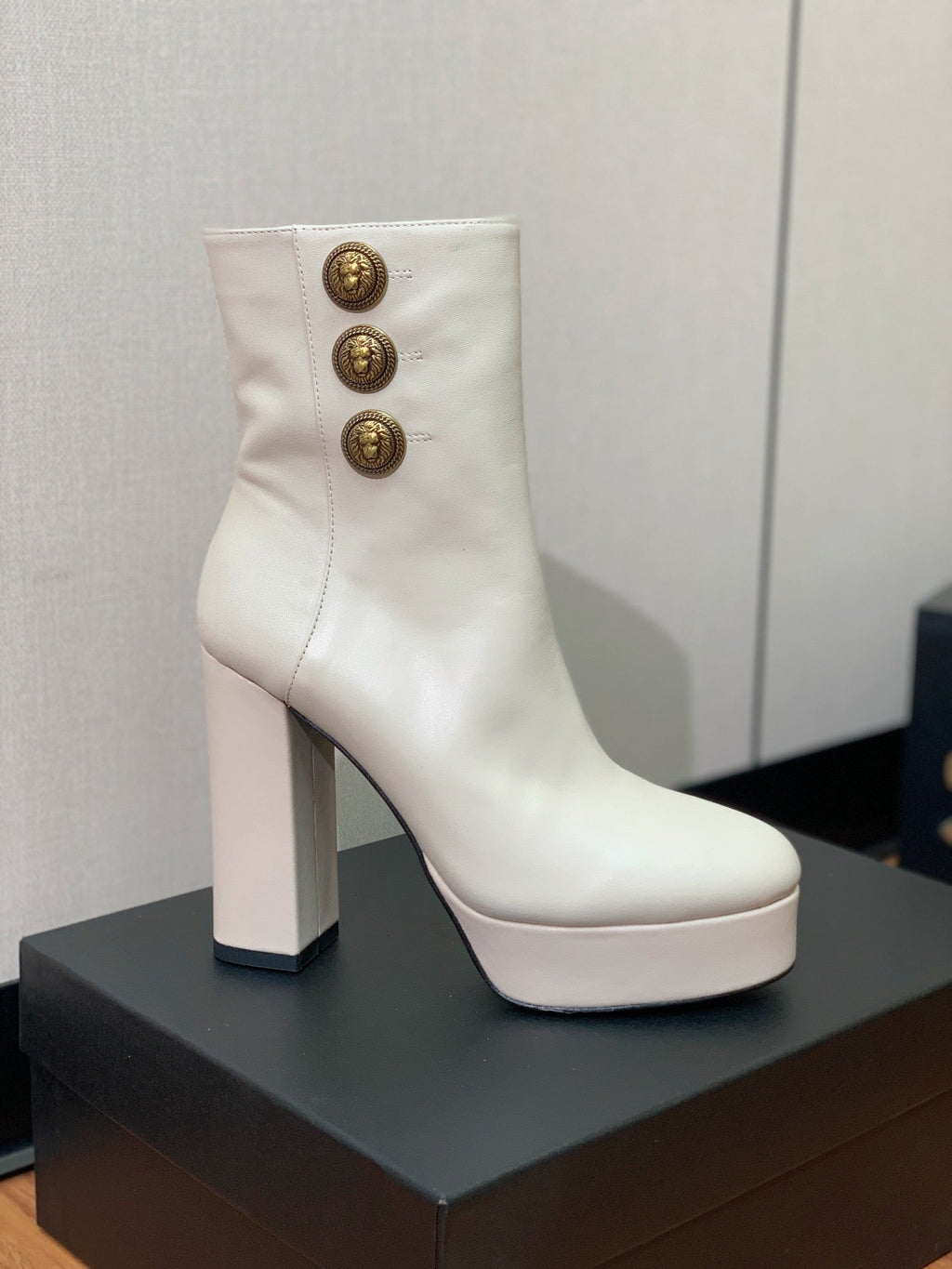BALMAIN 26S ANKLE BOOTS 100 MM IN WHITE CALFSKIN