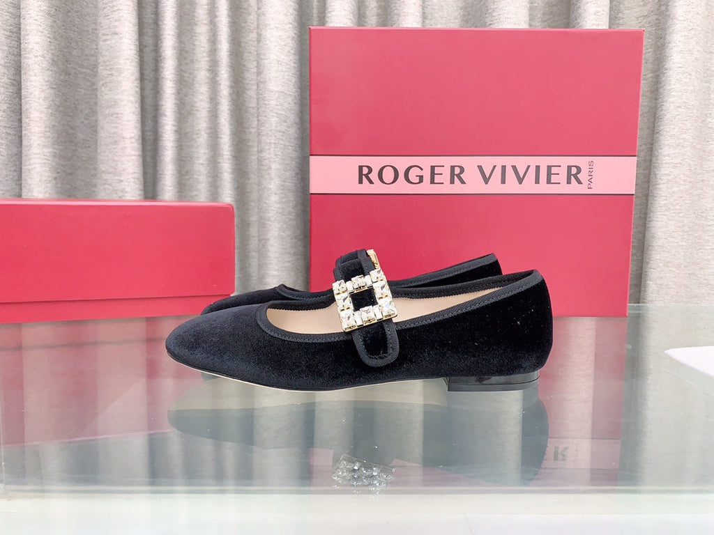 TRÈS VIVIER MARY JANE IN BLACK VELVET CRYSTAL BUCKLE