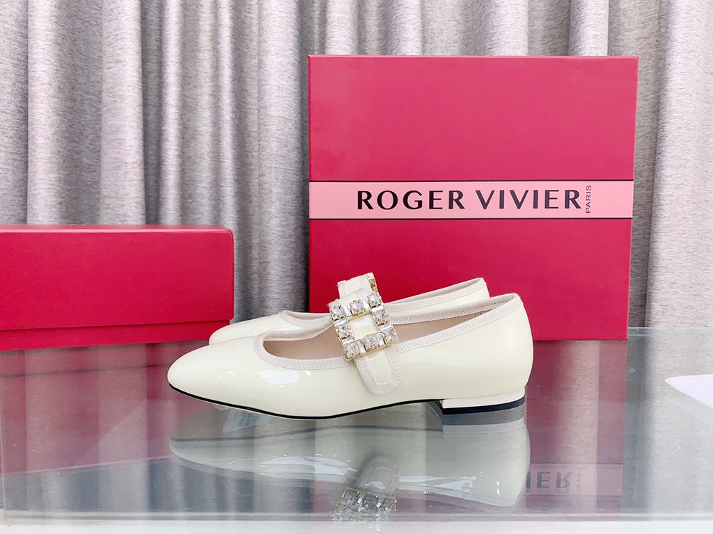 TRÈS VIVIER MARY JANE OFF WHITE PATENT CALFSKIN CRYSTAL BUCKLE