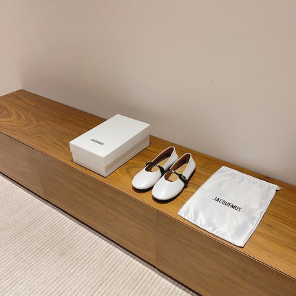 JACQUEMUS 26S MARY JANE FLATS IN WHITE AND BLACK CALFSKIN