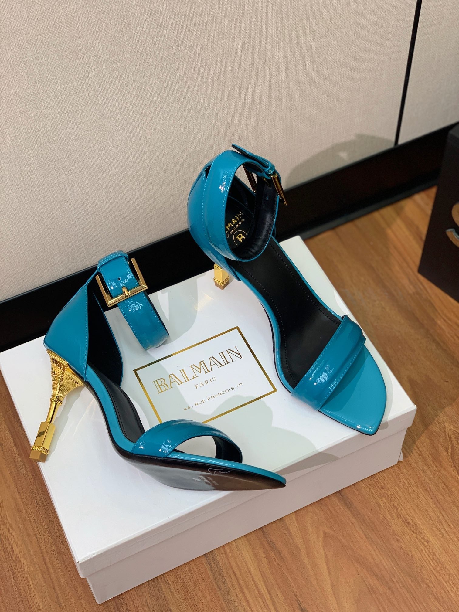 BALMAIN 25S SQUARE STRAP HIGH HEELS 100MM IN BLUE PATENT CALFSKIN