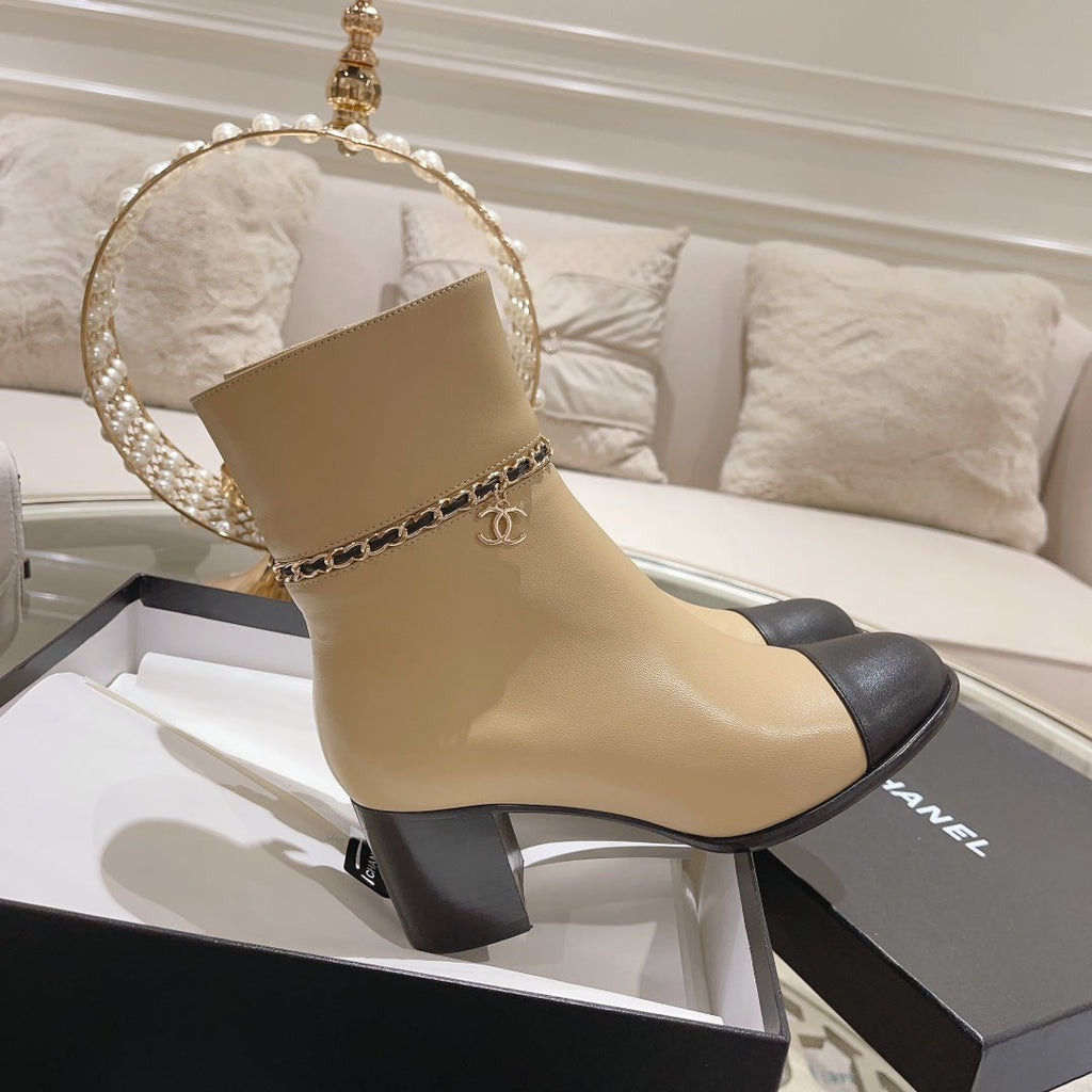 CC ANKLE BOOTS IN BEIGE CALFSKIN 478141