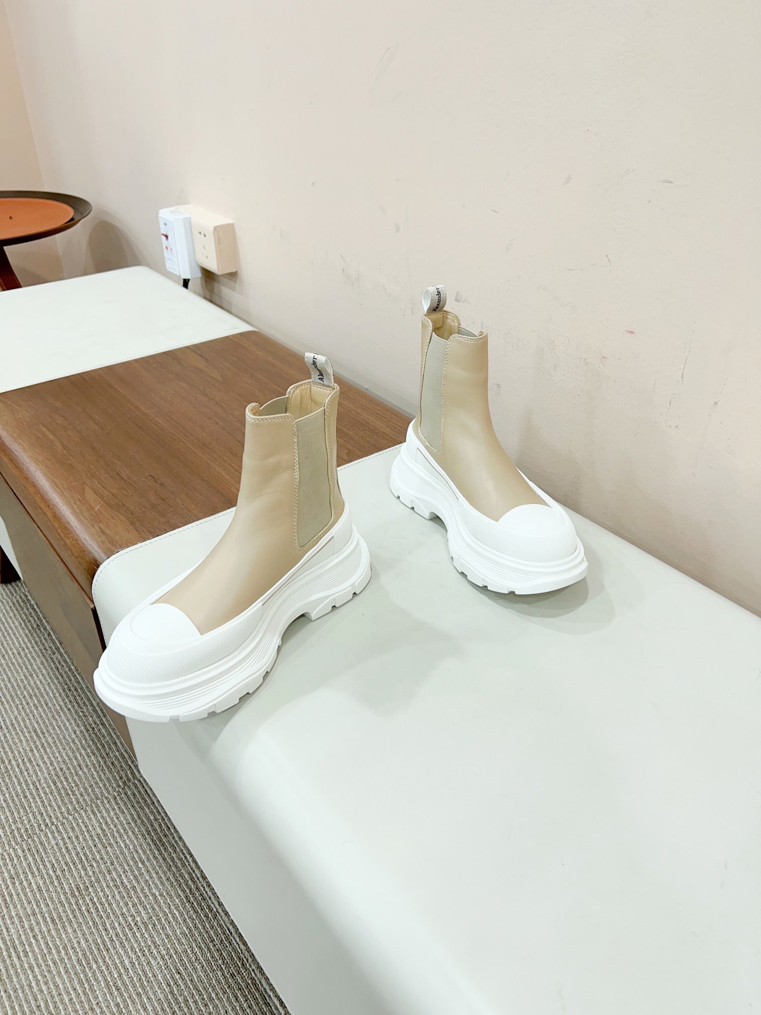 MC.QUEEN TREAD SLICK BOOT IN ECRU BEIGE MIX WHITE CALFSKIN