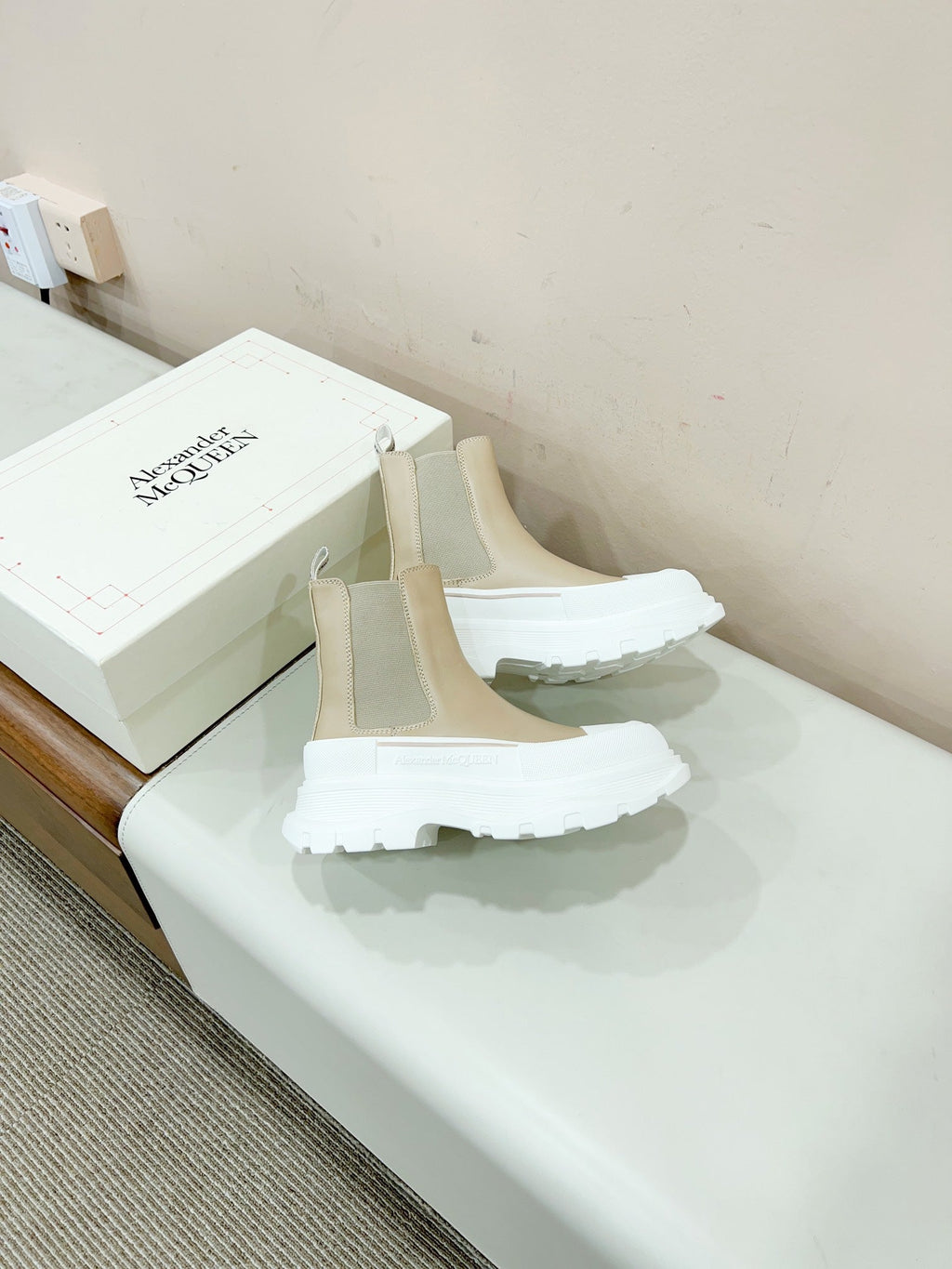 MC.QUEEN TREAD SLICK BOOT IN ECRU BEIGE MIX WHITE CALFSKIN