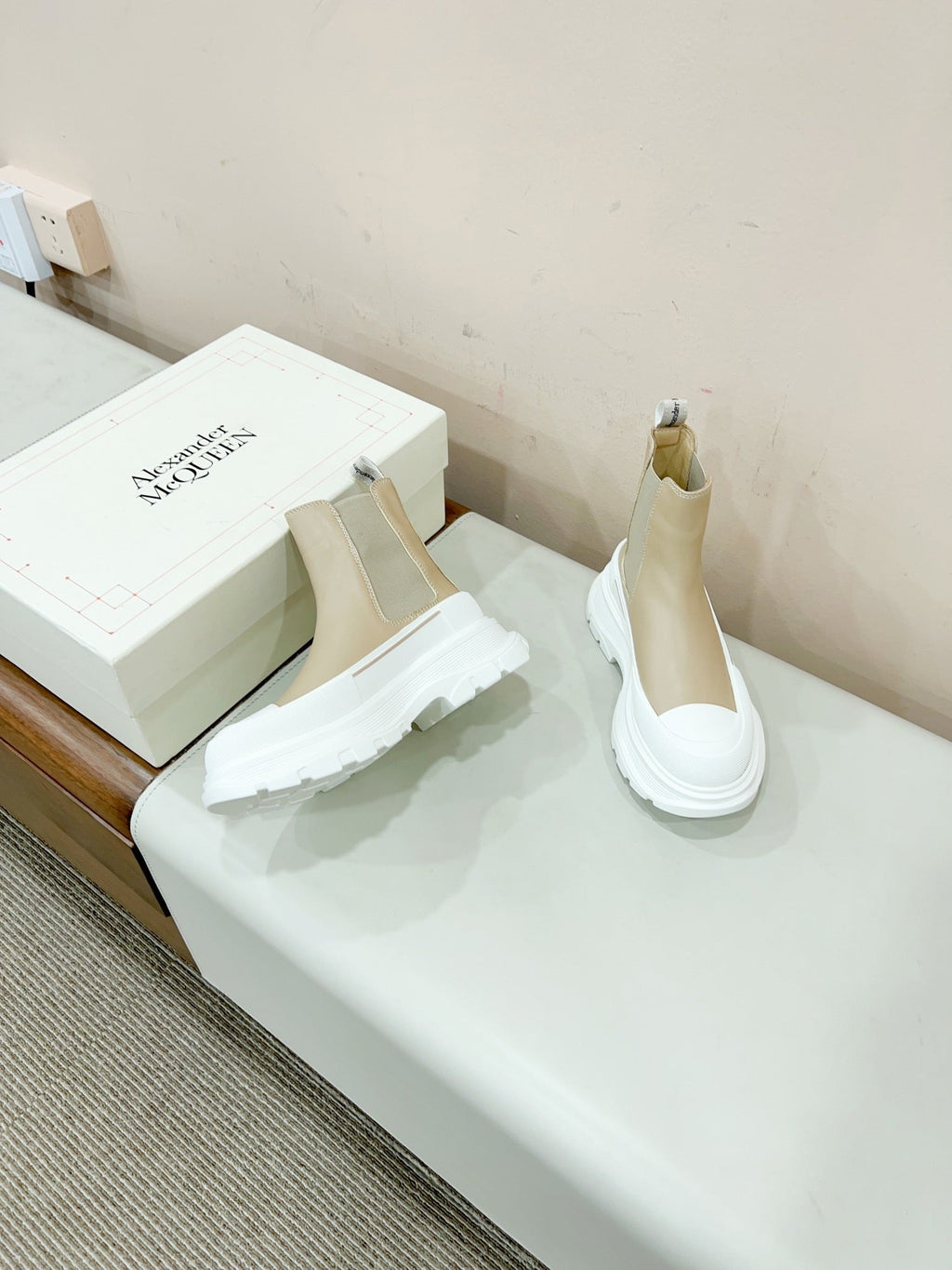 MC.QUEEN TREAD SLICK BOOT IN ECRU BEIGE MIX WHITE CALFSKIN