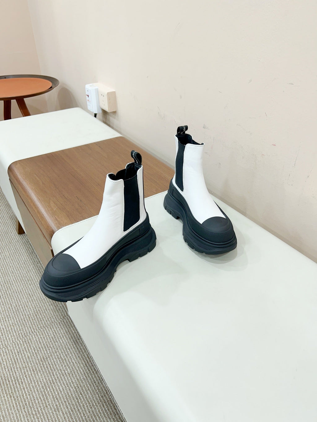 MC.QUEEN TREAD SLICK BOOT IN WHITE MIX BLACK CALFSKIN