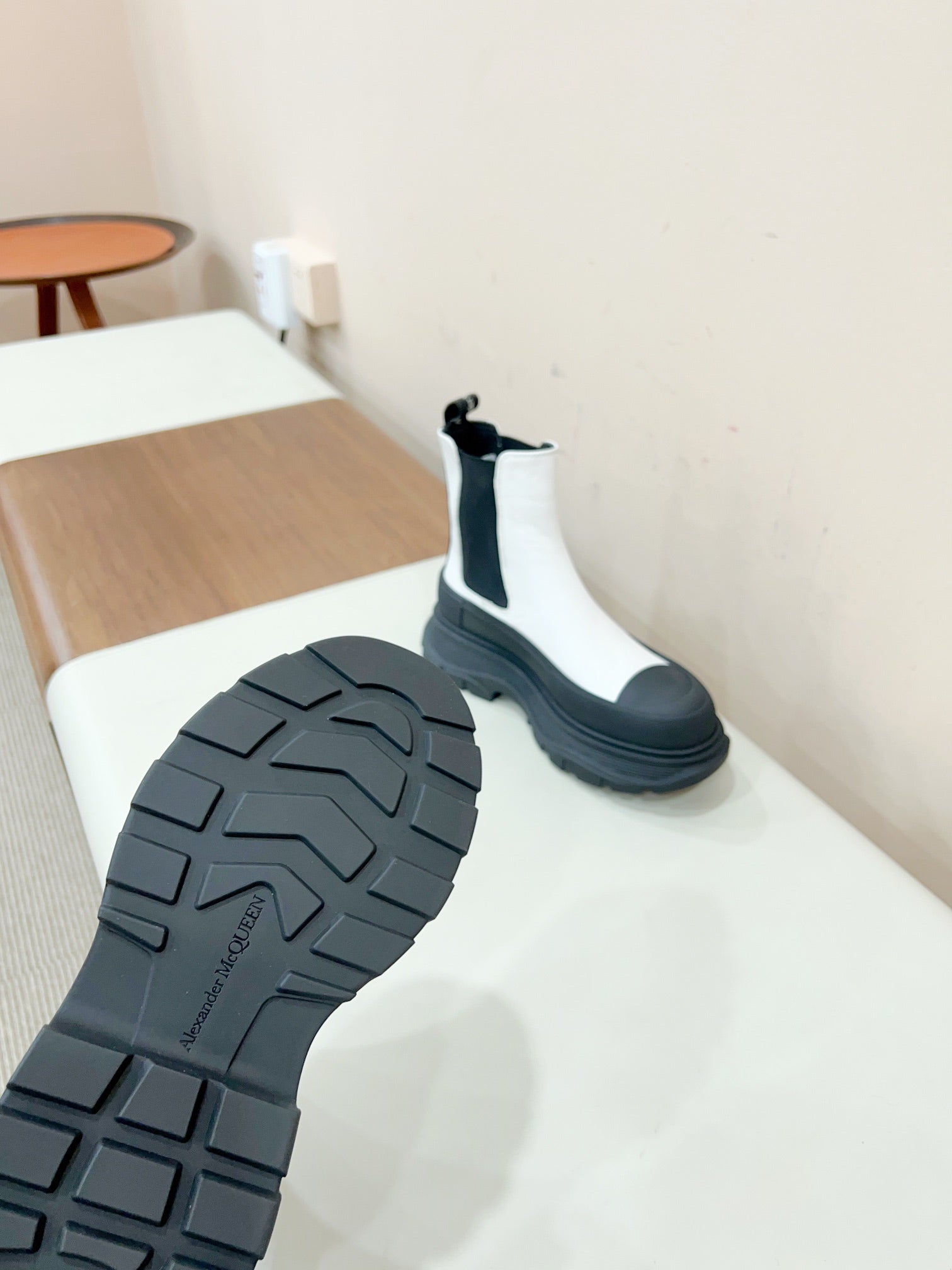MC.QUEEN TREAD SLICK BOOT IN WHITE MIX BLACK CALFSKIN