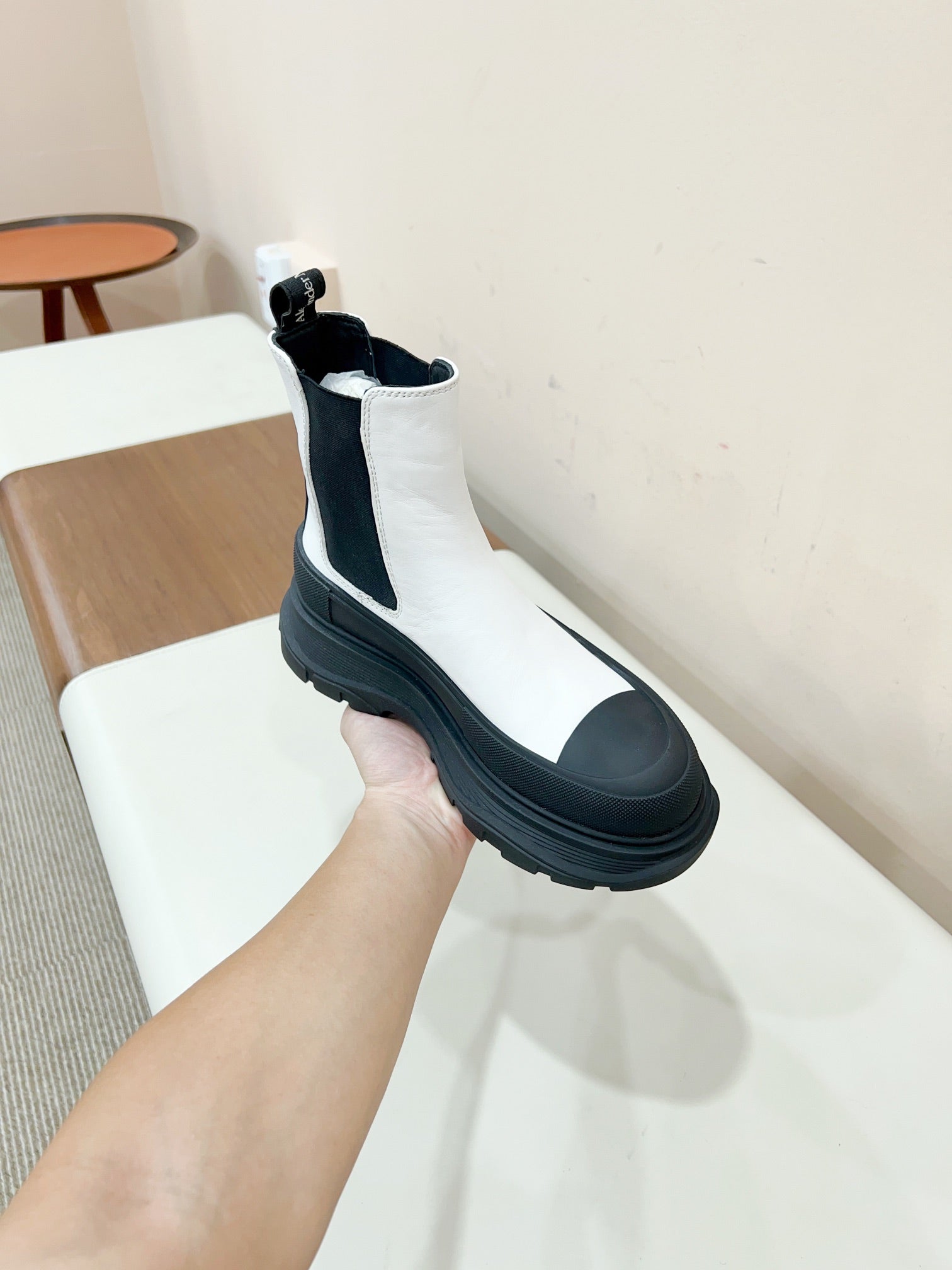 MC.QUEEN TREAD SLICK BOOT IN WHITE MIX BLACK CALFSKIN
