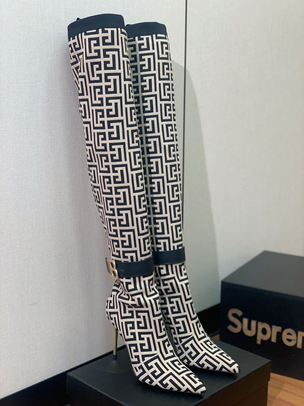 BALMAIN 26S HIGH-TOP BOOTS 105 MM IN BLACK AND WHITE FLYKNIT STYLE 4
