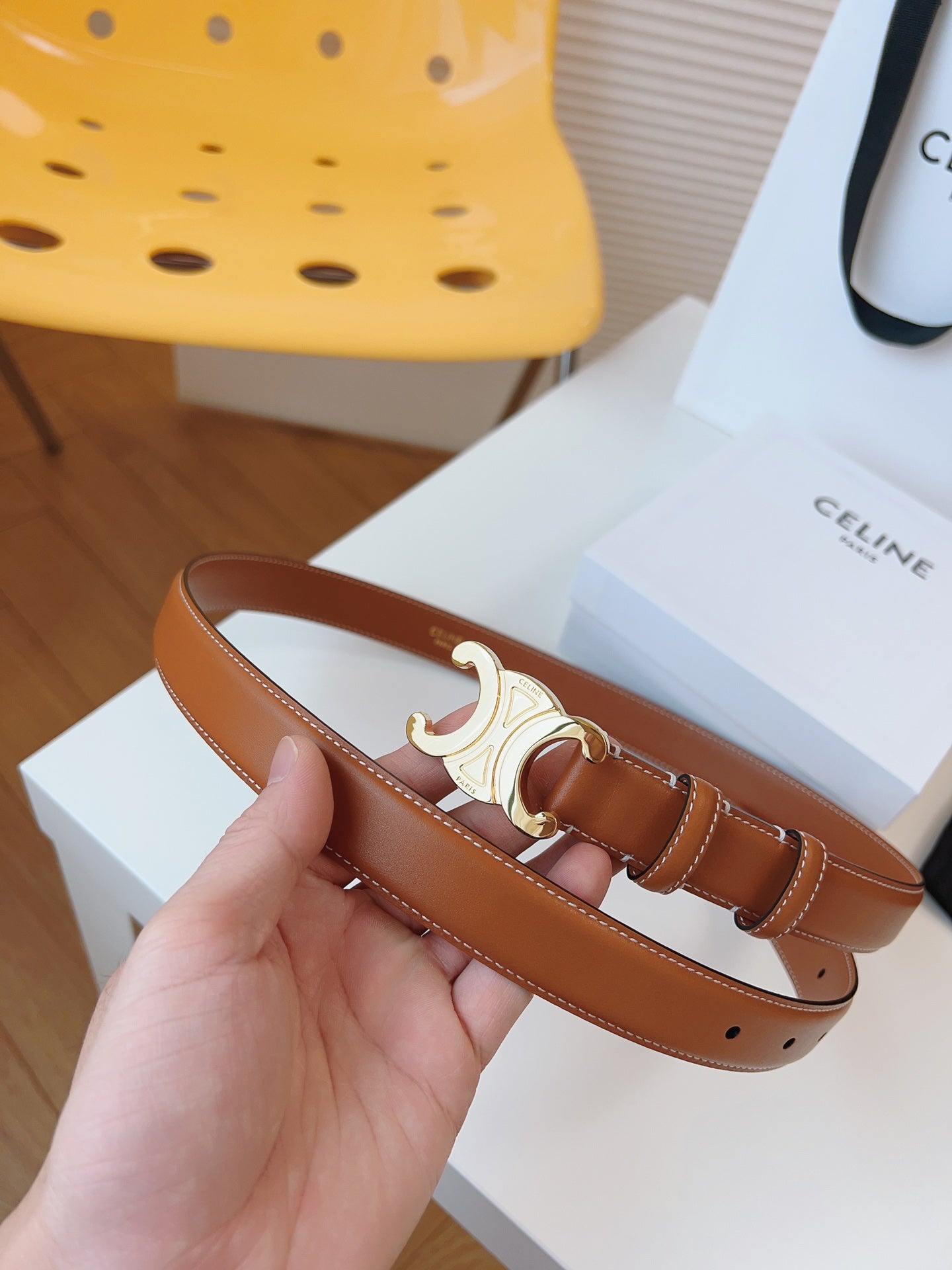 CELINE 25S TRIOMPHE BELT 25MM IN CARAMEL CALFSKIN GOLD HARDWARE 580704