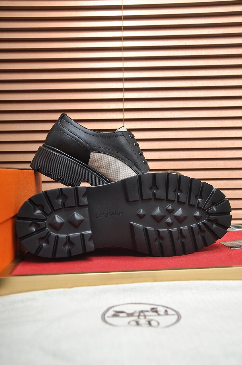HM DANIEL TRAMPING SHOE BLACK AND CREAM BREATHABLE FABRIC
