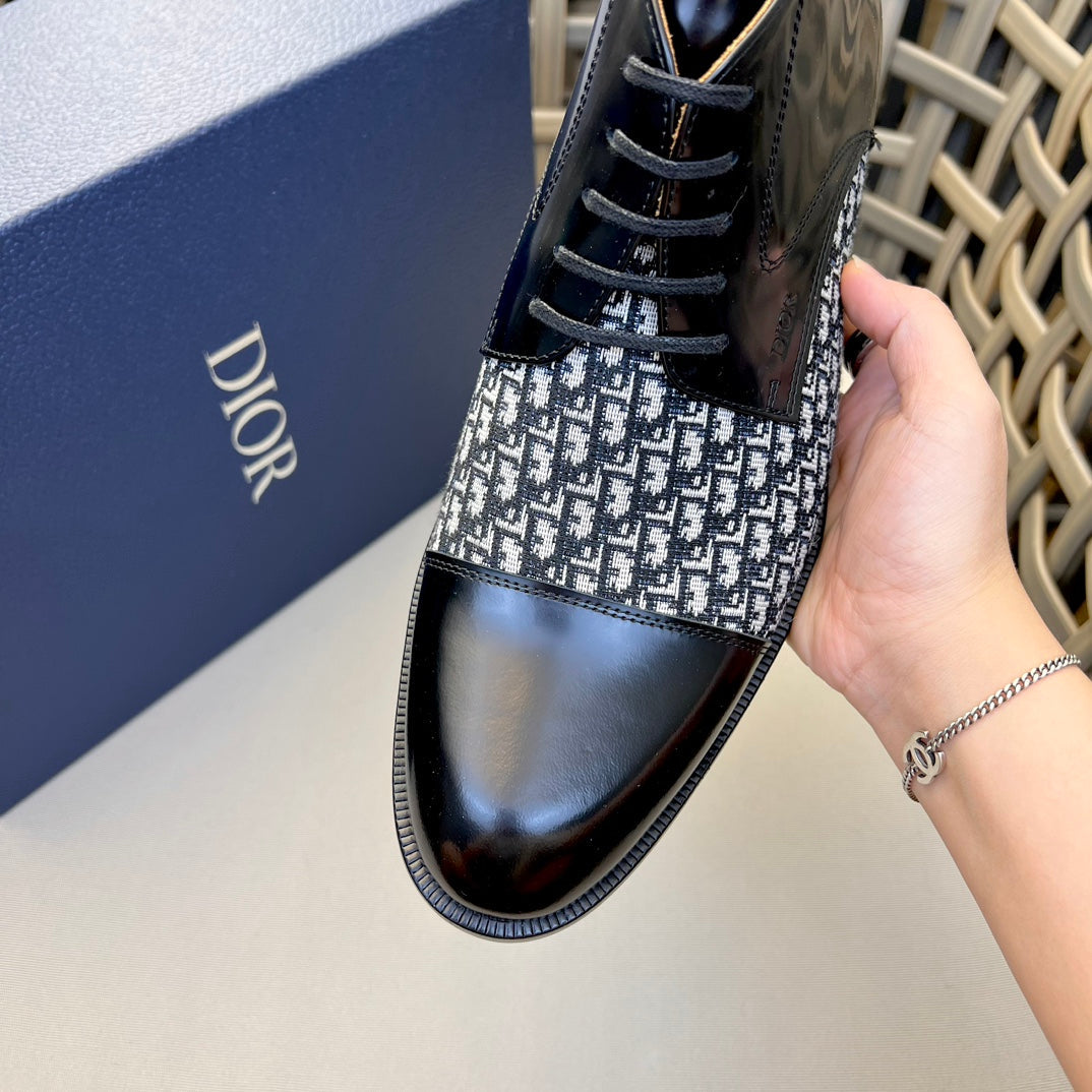CD HOMME LACE-UP ANKLE BOOT BLACK AND WHITE CALFSKIN