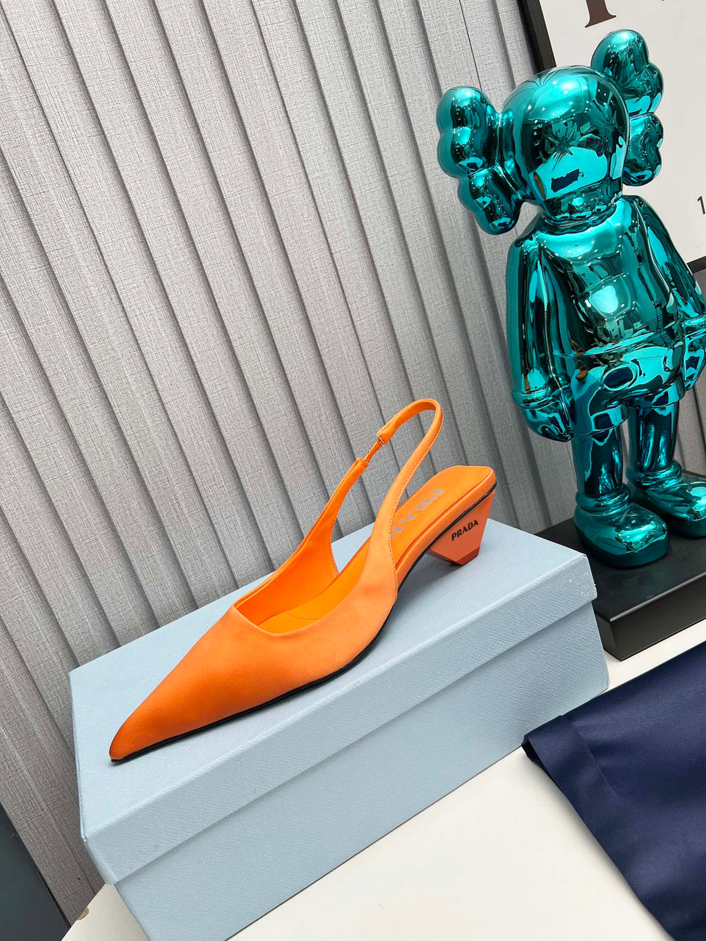 PRADA 26S POINTED TOE SLINGBACK 40MM IN ORANGE SATIN