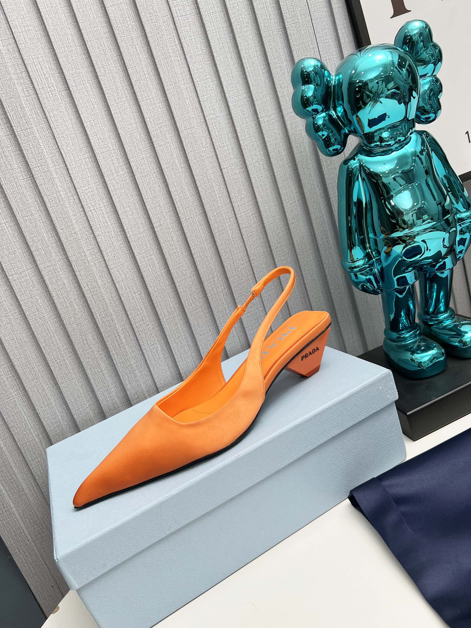 PRADA 26S POINTED TOE SLINGBACK 40MM IN ORANGE SATIN