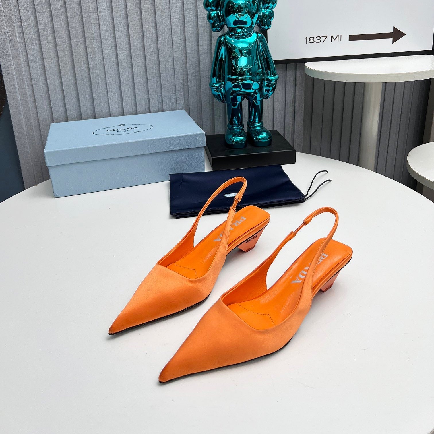 PRADA 26S POINTED TOE SLINGBACK 40MM IN ORANGE SATIN