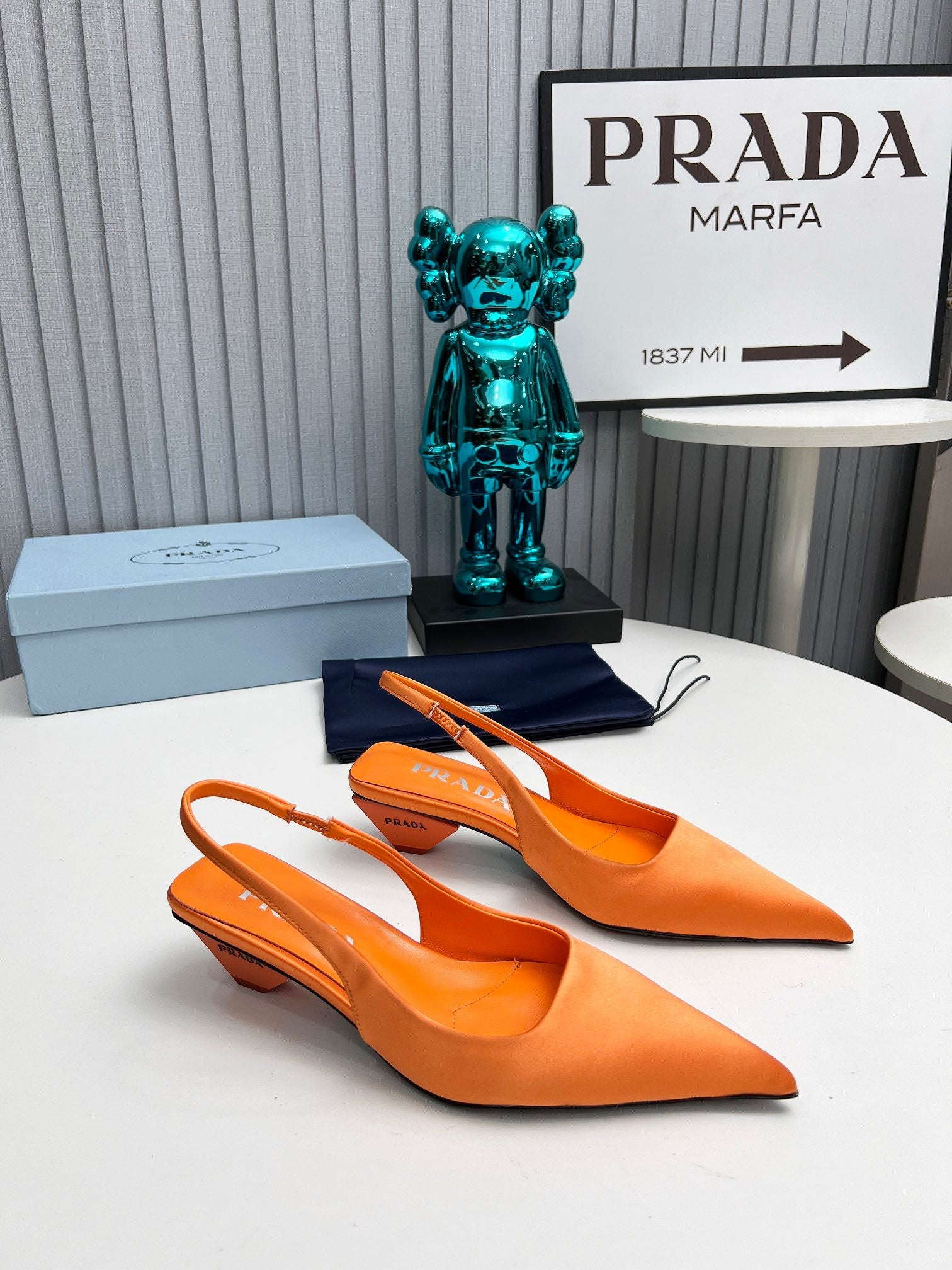 PRADA 26S POINTED TOE SLINGBACK 40MM IN ORANGE SATIN