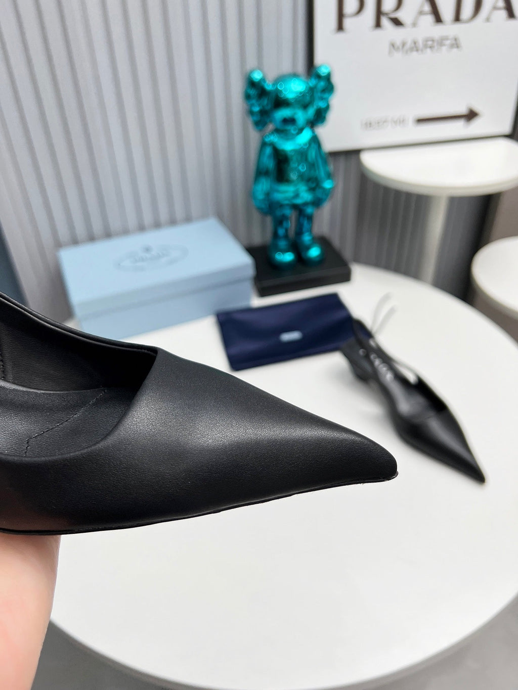PRADA 26S POINTED TOE SLINGBACK 40MM IN BLACK CALFSKIN