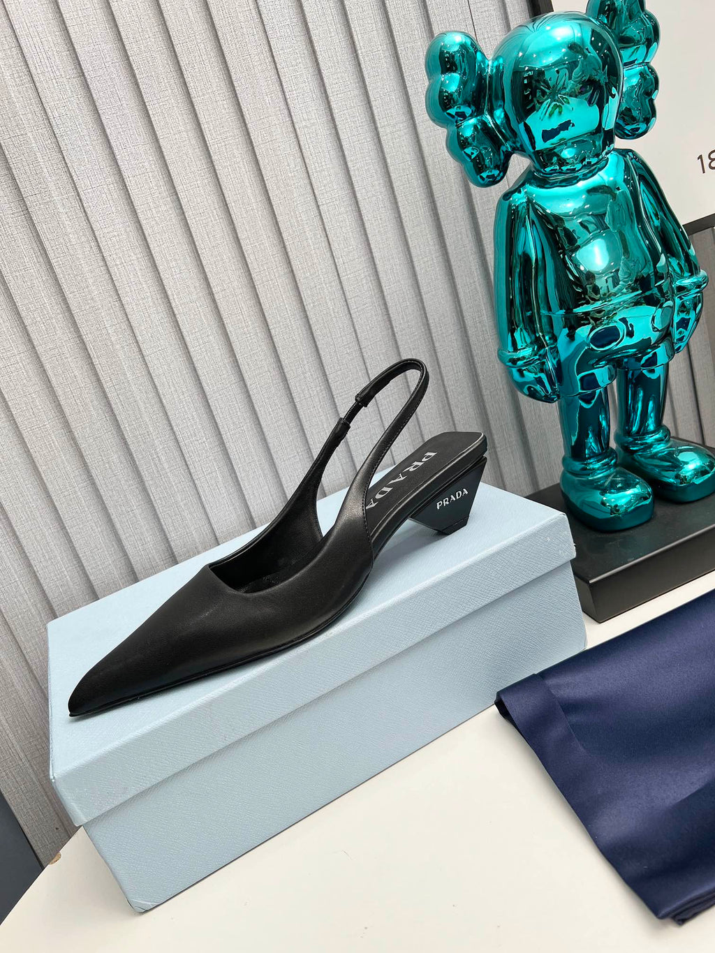 PRADA 26S POINTED TOE SLINGBACK 40MM IN BLACK CALFSKIN
