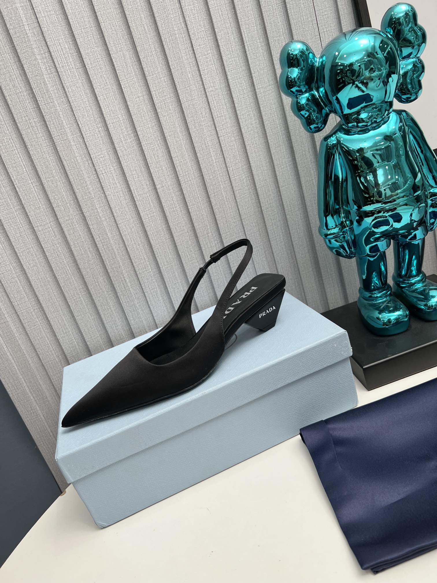 PRADA 26S POINTED TOE SLINGBACK 40MM IN BLACK SATIN